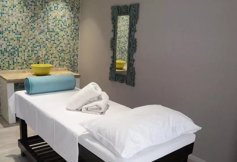 Epic Hotel Villa De Merlo