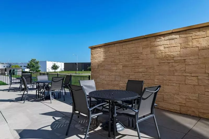 هتل Fairfield Inn & Suites By Marriott Lincoln Airport