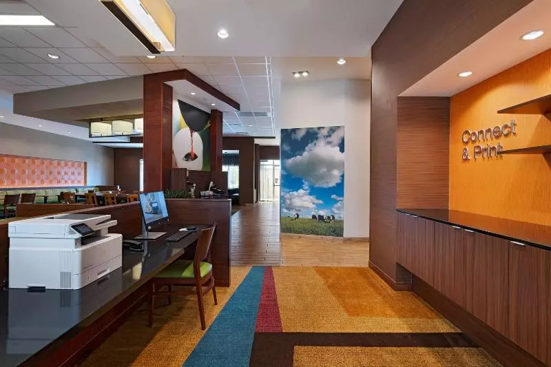 هتل Fairfield Inn & Suites By Marriott Lincoln Airport