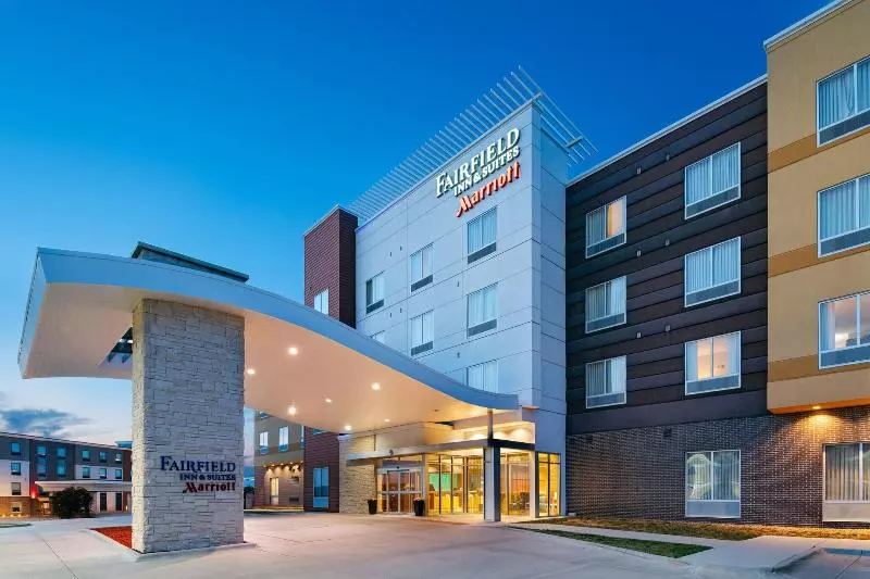 هتل Fairfield Inn & Suites By Marriott Lincoln Airport