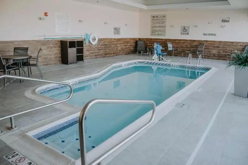 هتل Fairfield Inn & Suites By Marriott Lincoln Airport