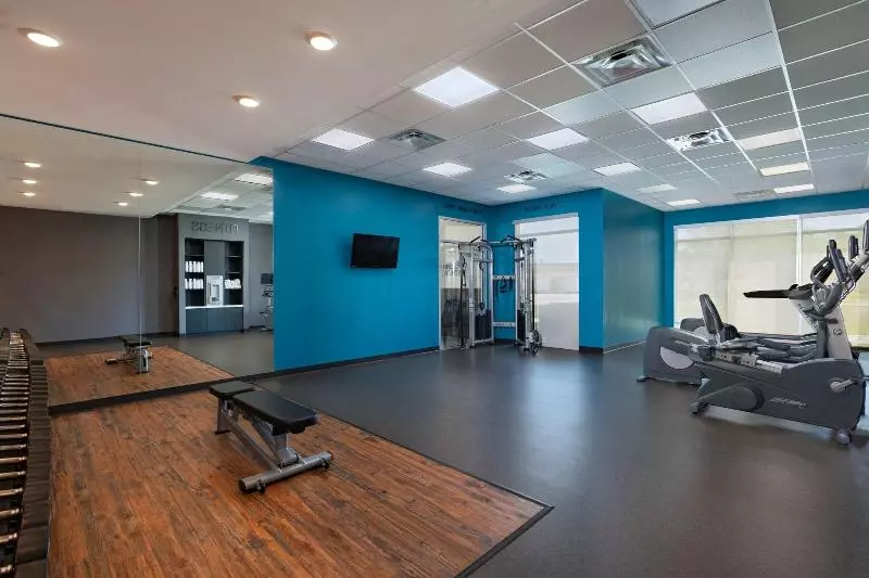 هتل Fairfield Inn & Suites By Marriott Lincoln Airport