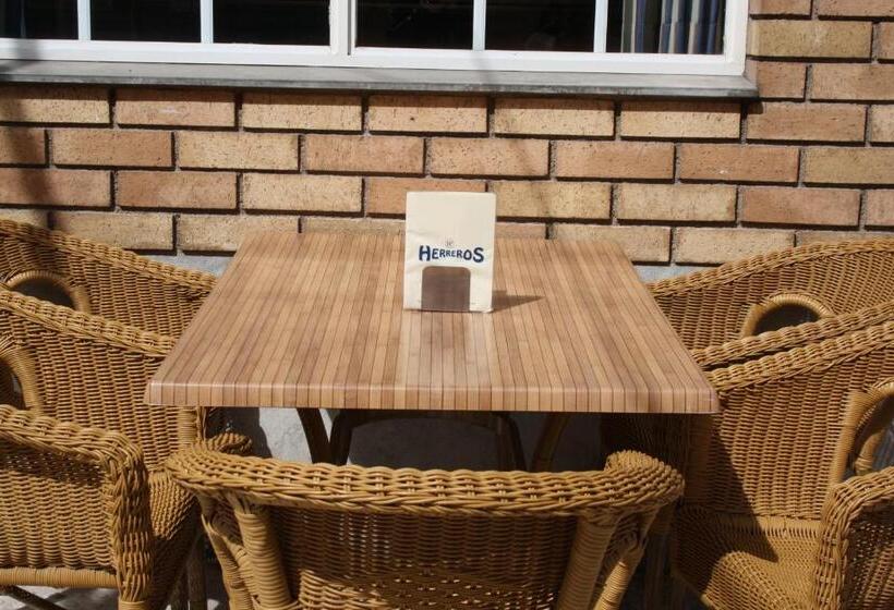 هتل Herreros