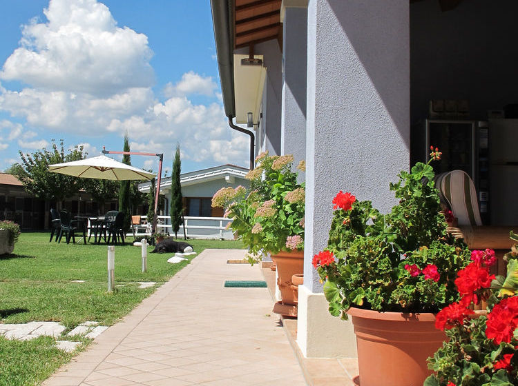 בית מלון כפרי Insolent Inn