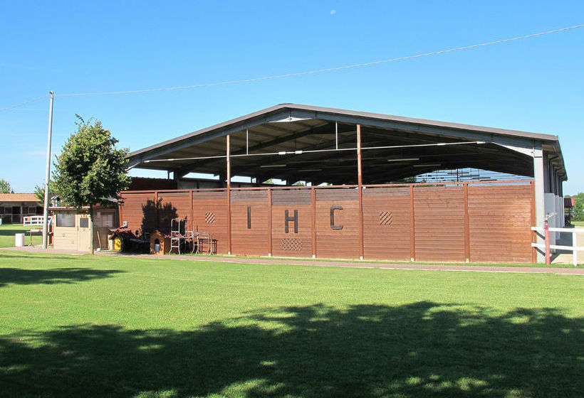 בית מלון כפרי Insolent Inn