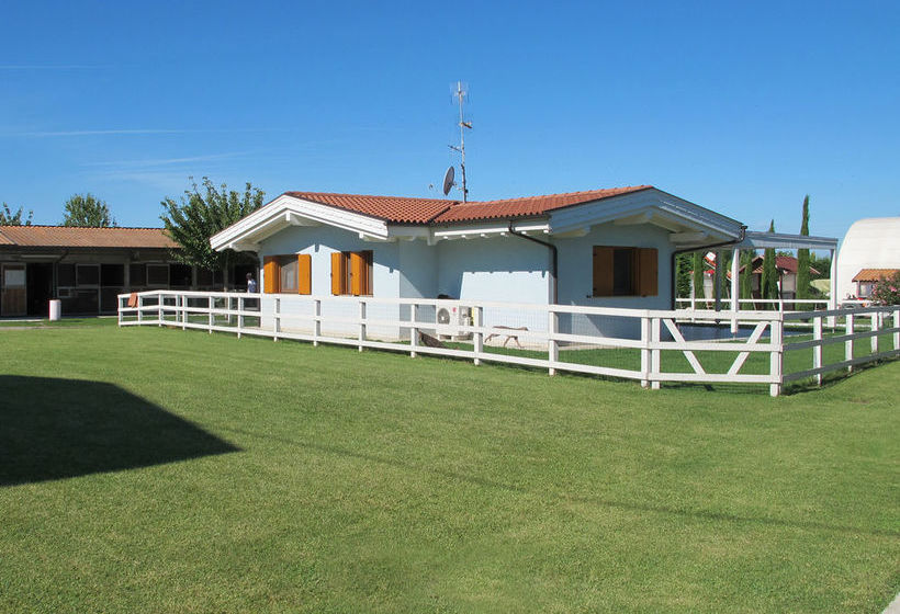 בית מלון כפרי Insolent Inn