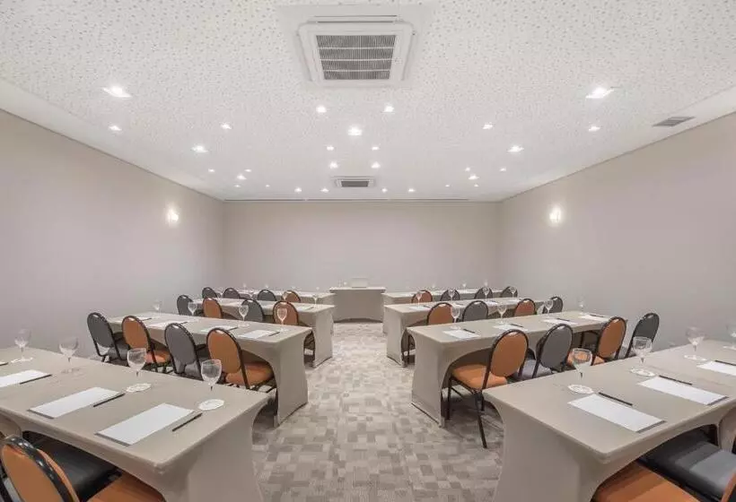 Hotelli Intercity Pátio Pinda
