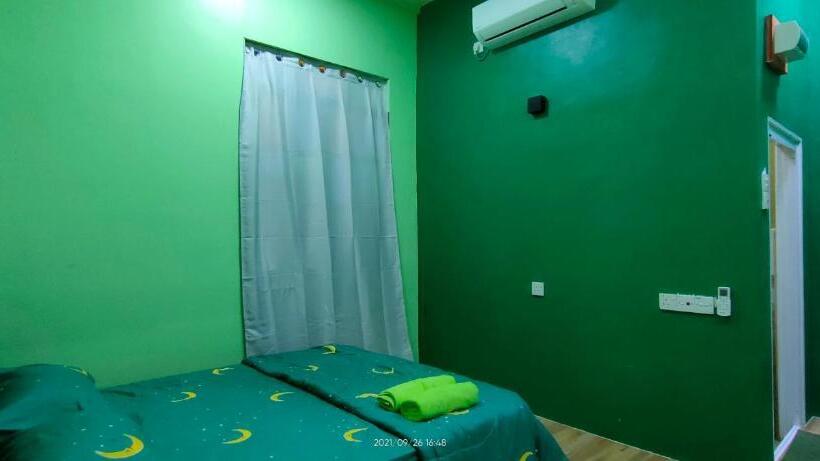 בית מלון כפרי Bungalow Mat Hj Limah