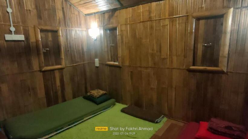 בית מלון כפרי Bungalow Mat Hj Limah