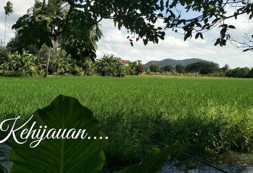 בית מלון כפרי Bungalow Mat Hj Limah