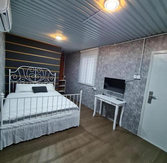 پانسیون Cheqma Tiny Chalet