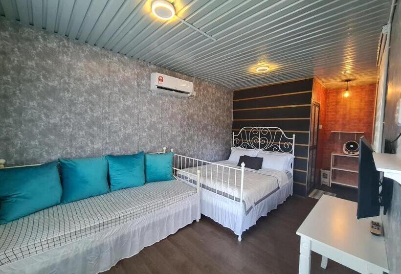 پانسیون Cheqma Tiny Chalet