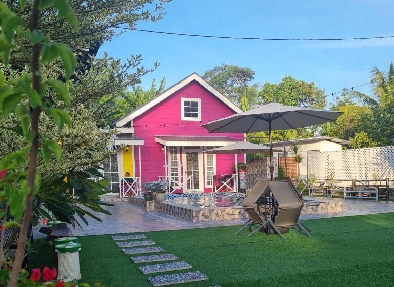 پانسیون Cheqma Tiny Chalet