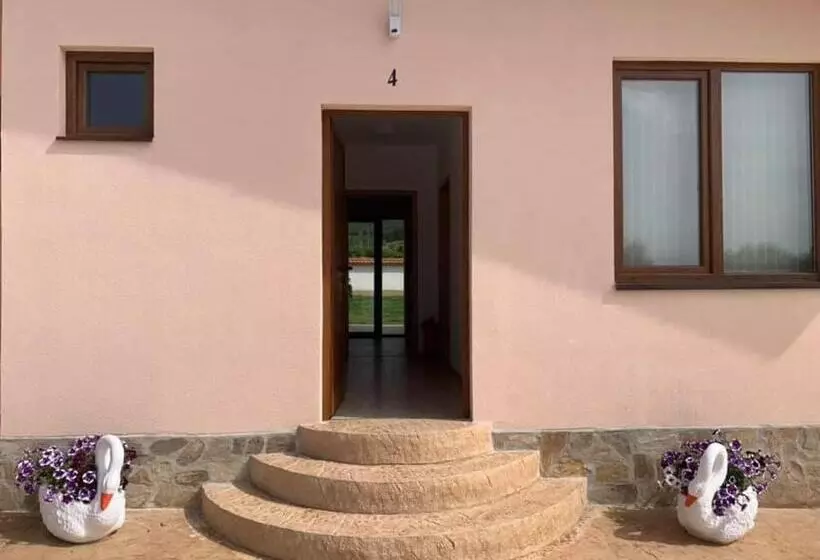 ペンション къщи за гости “планински рай” Mountain Paradise