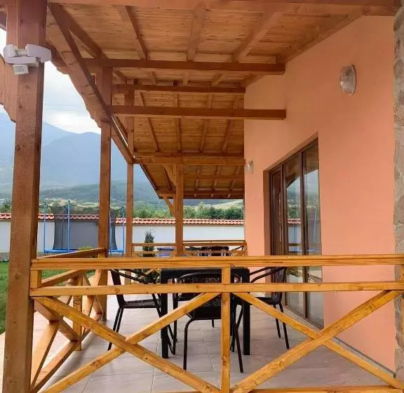 ペンション къщи за гости “планински рай” Mountain Paradise