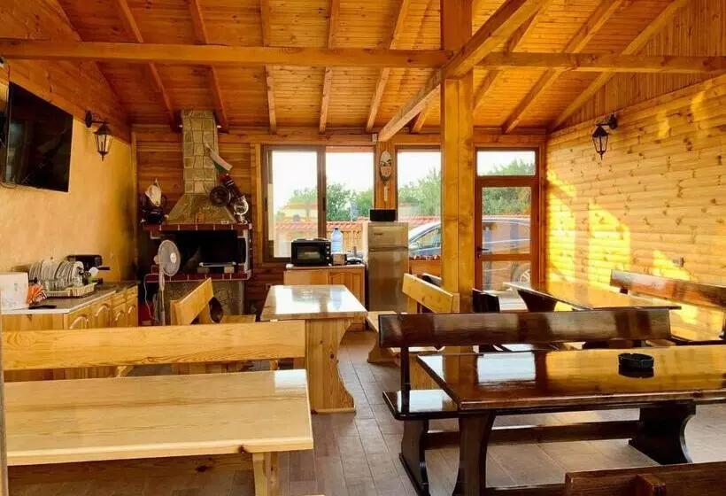 ペンション къщи за гости “планински рай” Mountain Paradise