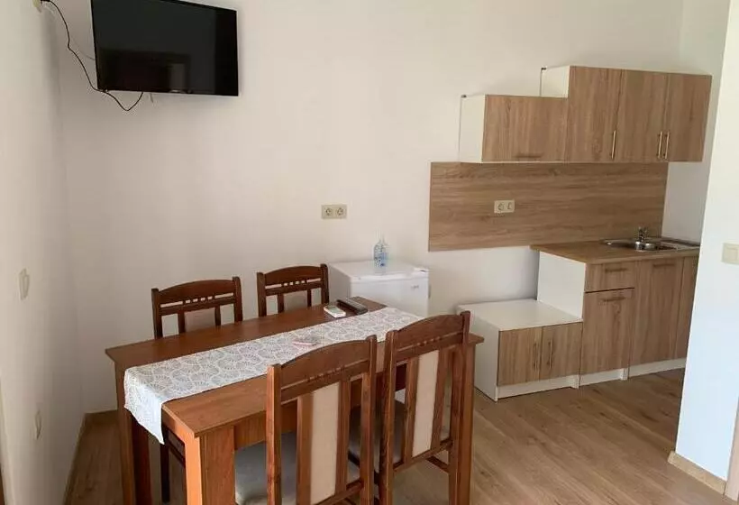 ペンション къщи за гости “планински рай” Mountain Paradise