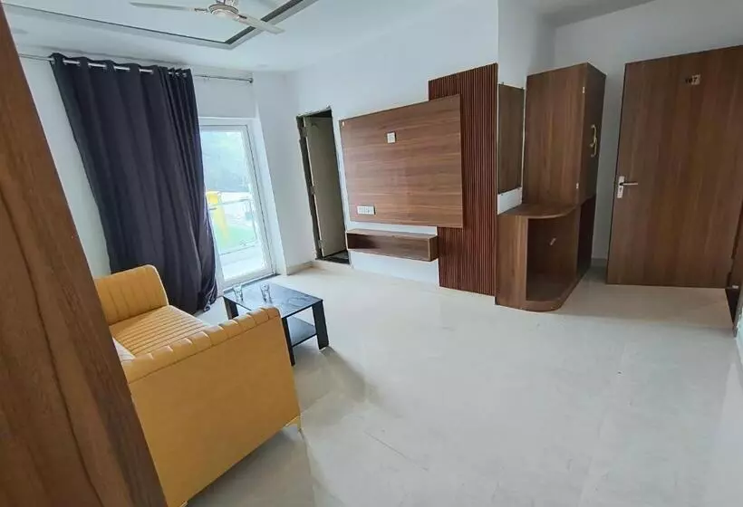 Aks International Hotel And Resort