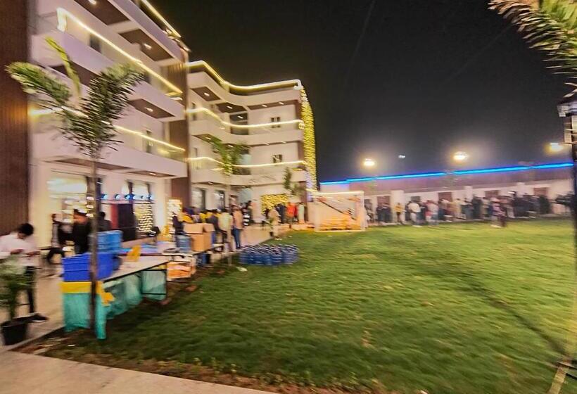 Aks International Hotel And Resort