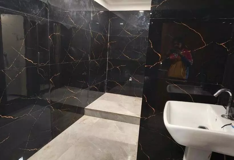 Aks International Hotel And Resort