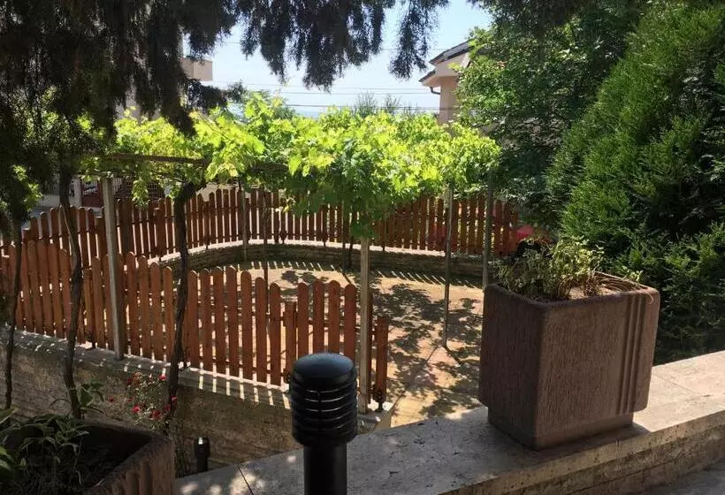 هاستل Relax Sarafovo