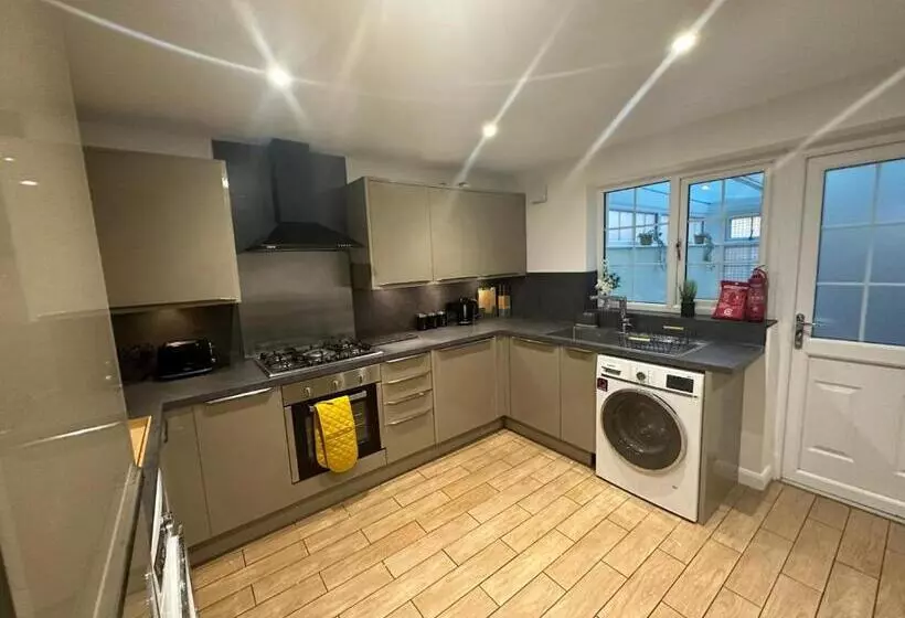 پانسیون Rooms In Stylish House