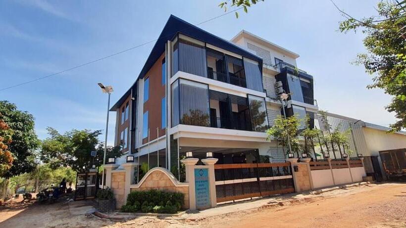 פנסיון Natariya Villa