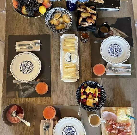 ベッドアンドブレックファースト Chambre Au Château De Meauce, Marguerite De Meauce