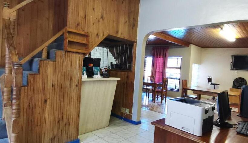 مبيت وإفطار Neo & Ruks Guest House Parow