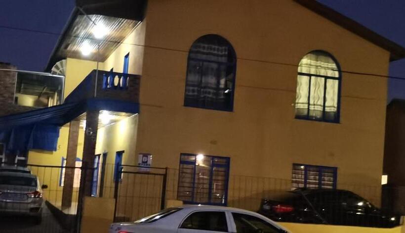 مبيت وإفطار Neo & Ruks Guest House Parow