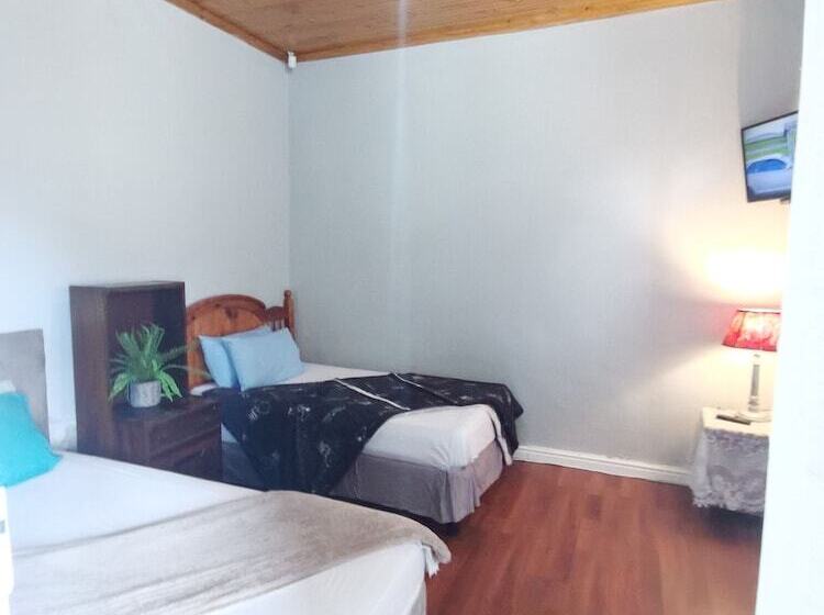 مبيت وإفطار Neo & Ruks Guest House Parow