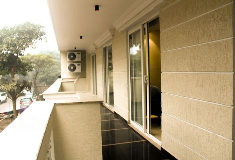 Otel Ahuja Residency Mayfield Garden