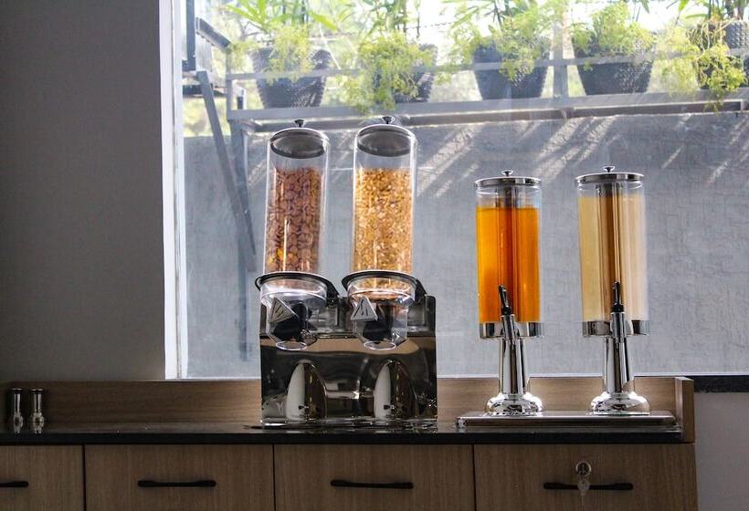 Otel Ahuja Residency Mayfield Garden