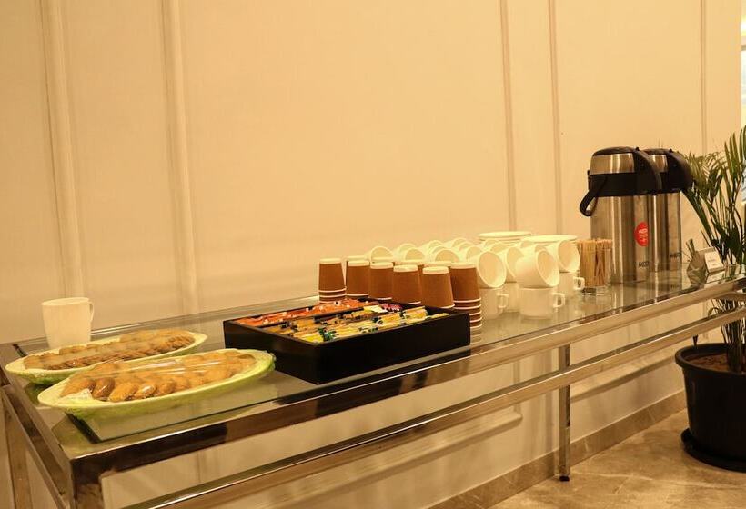 Otel Ahuja Residency Mayfield Garden