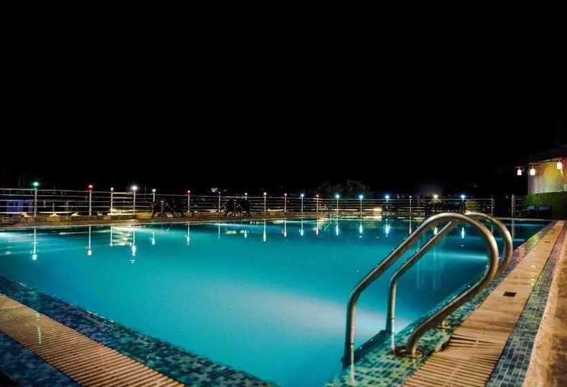 هتل Gautam Village Resort