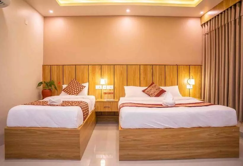 هتل Gautam Village Resort