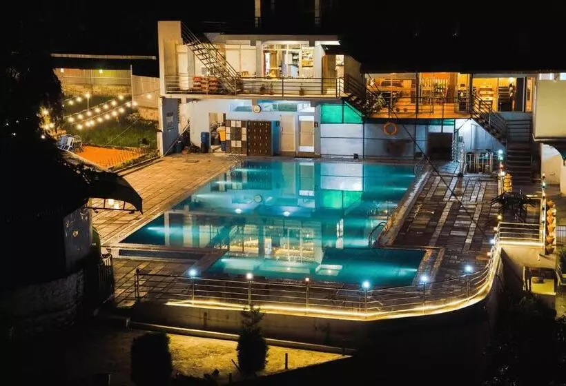 هتل Gautam Village Resort