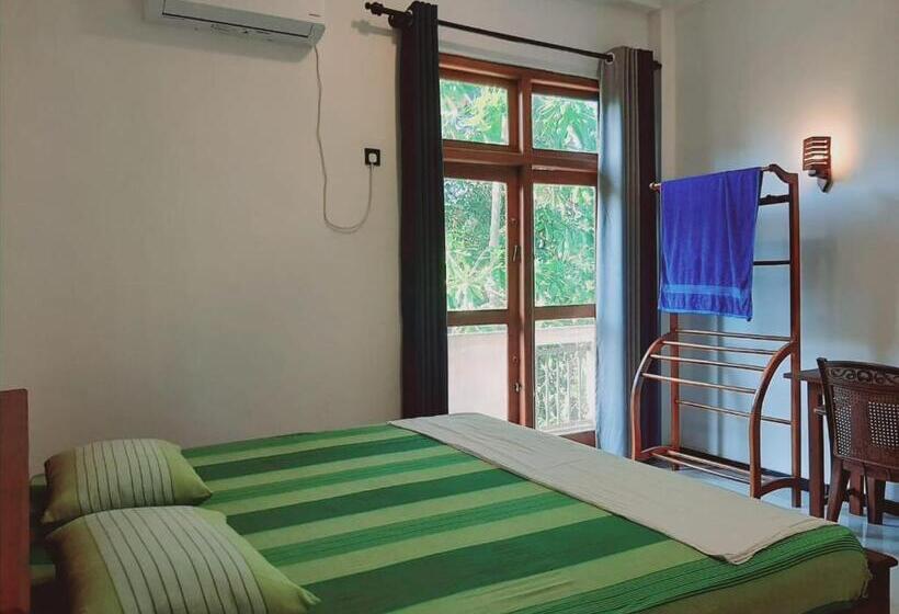 بنسيون King S Cave