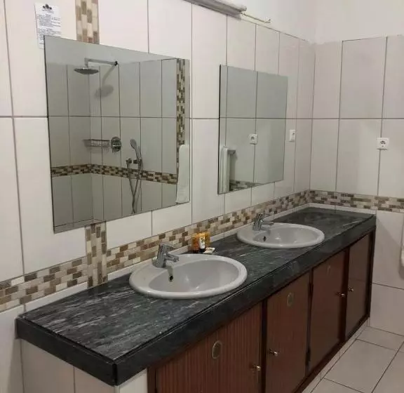 پانسیون Kutenga Guest House