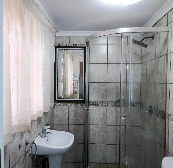 بنسيون Leana Hub Guest House