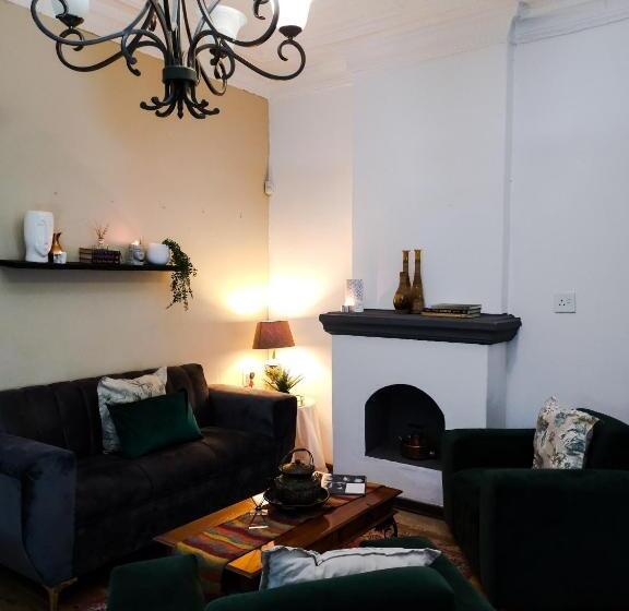 بنسيون Leana Hub Guest House