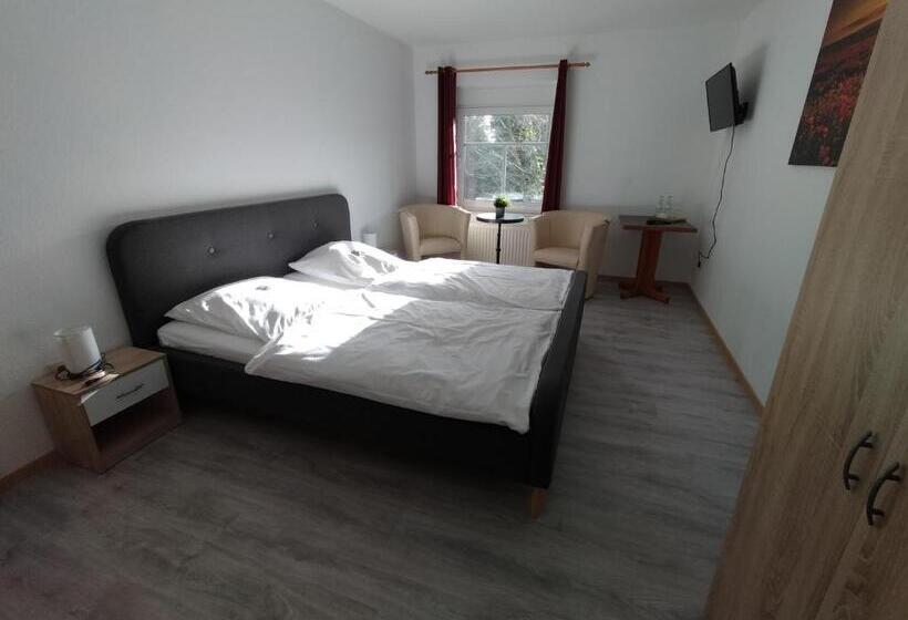 فندق صغير Gasthof Zu Den Linden 61225