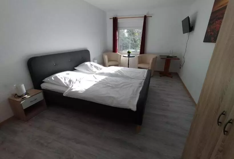 ユースホステル Gasthof Zu Den Linden 61225