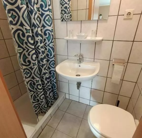 ユースホステル Gasthof Zu Den Linden 61225