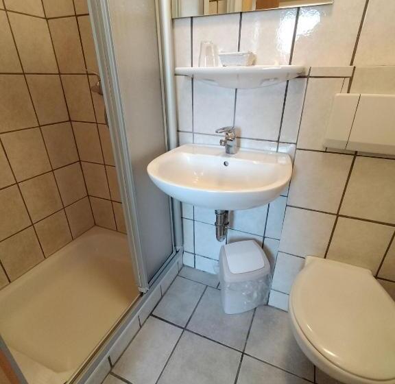 فندق صغير Gasthof Zu Den Linden 61225