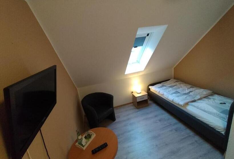 ユースホステル Gasthof Zu Den Linden 61225