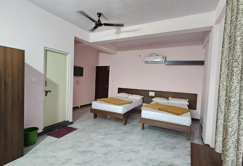 مبيت وإفطار Golden Palace Residency