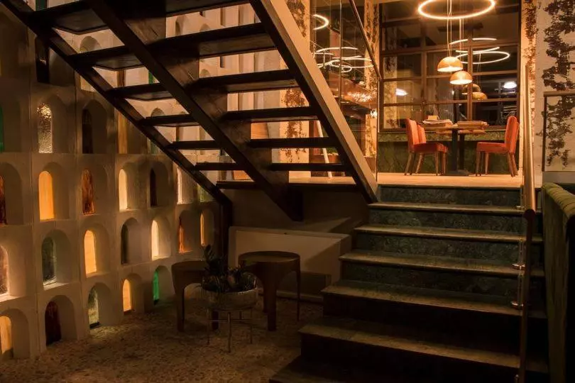 Hotelli покрит мост