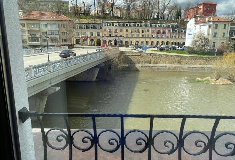 فندق покрит мост