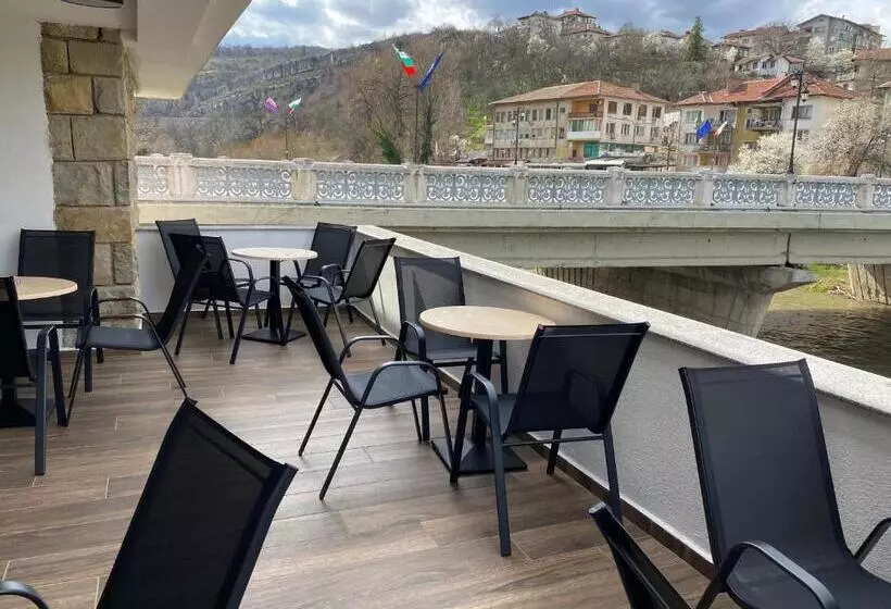 Hotelli покрит мост